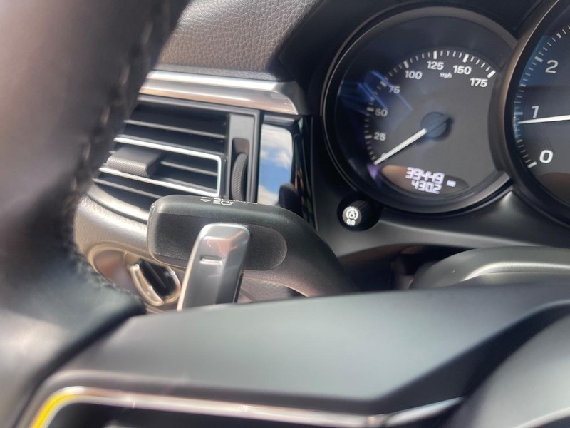 Porsche Macan Vehicle Image 32