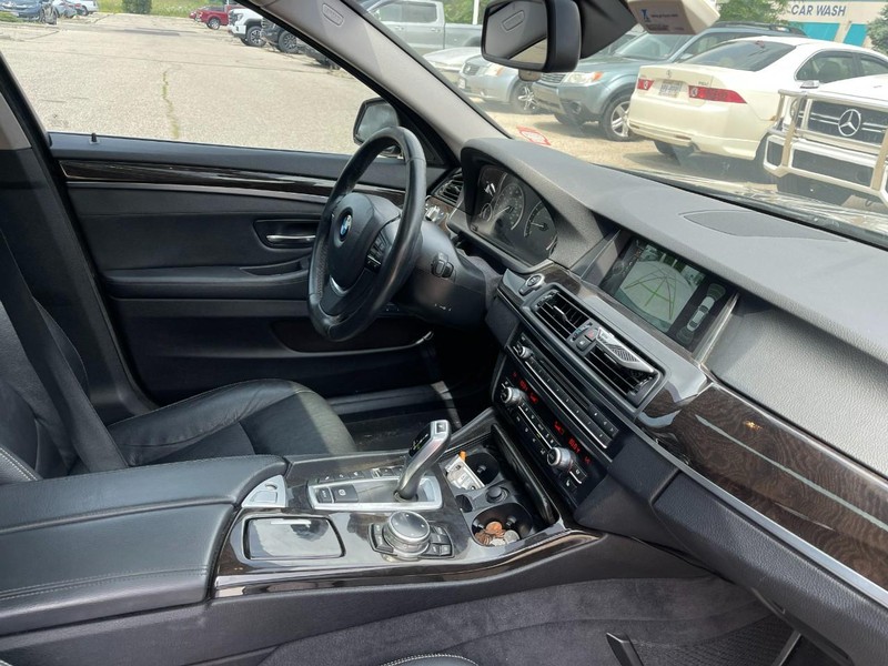 BMW 5 Series Vehicle Image 02