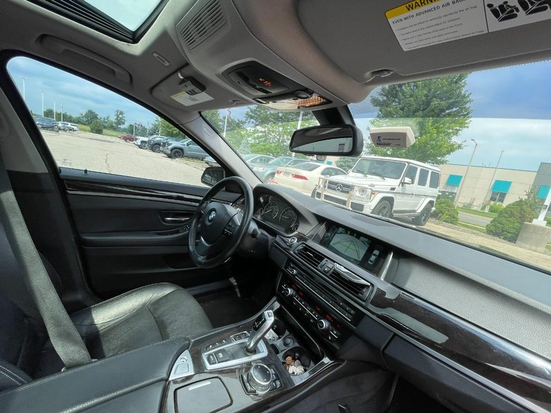 BMW 5 Series Vehicle Image 05