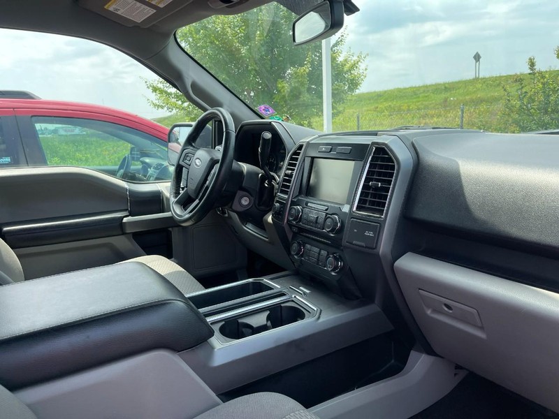 Ford F-150 Vehicle Image 02