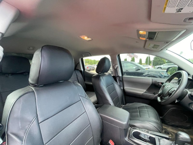 Toyota Tacoma 4WD Vehicle Image 04