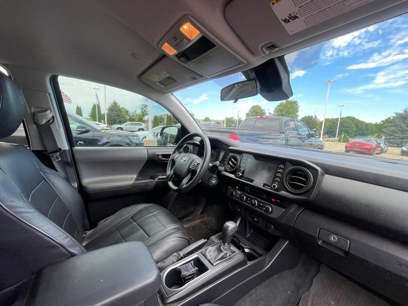 Toyota Tacoma 4WD Vehicle Image 05