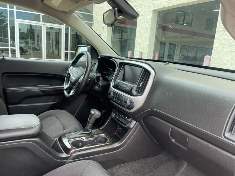 GMC Canyon Vehicle Image 02