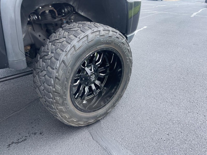 GMC Sierra 2500HD Vehicle Image 05