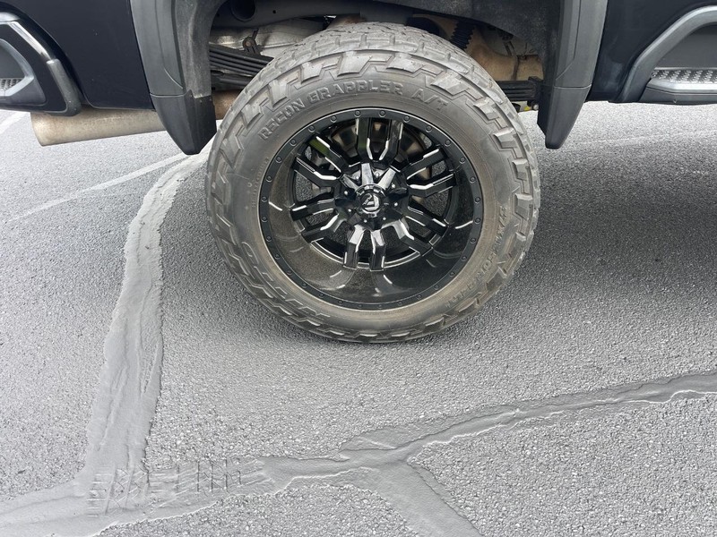GMC Sierra 2500HD Vehicle Image 06