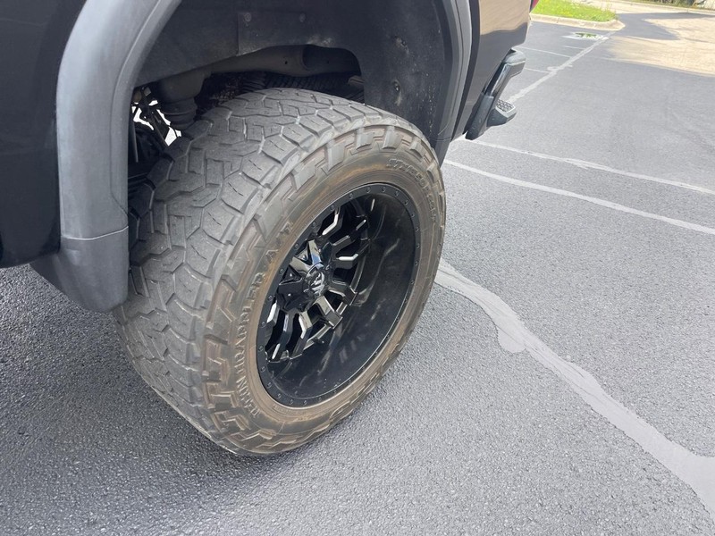 GMC Sierra 2500HD Vehicle Image 09