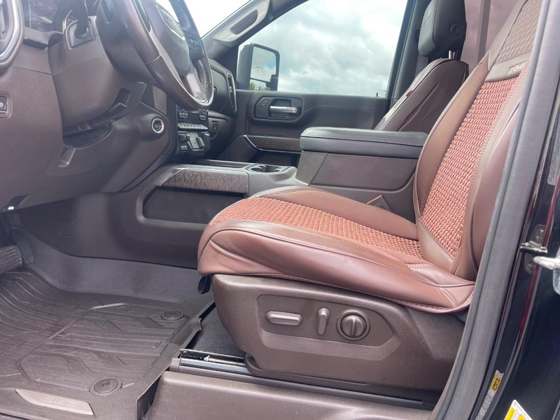 GMC Sierra 2500HD Vehicle Image 22