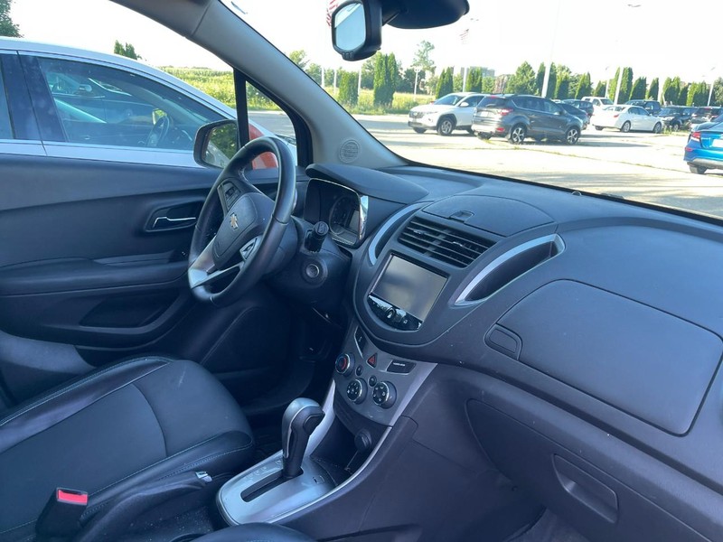 Chevrolet Trax Vehicle Image 02
