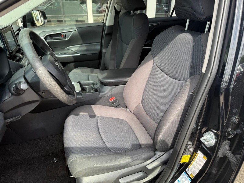 Toyota RAV4 Hybrid Vehicle Image 09