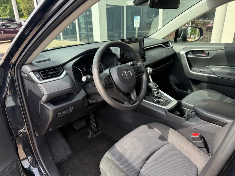 Toyota RAV4 Hybrid Vehicle Image 10