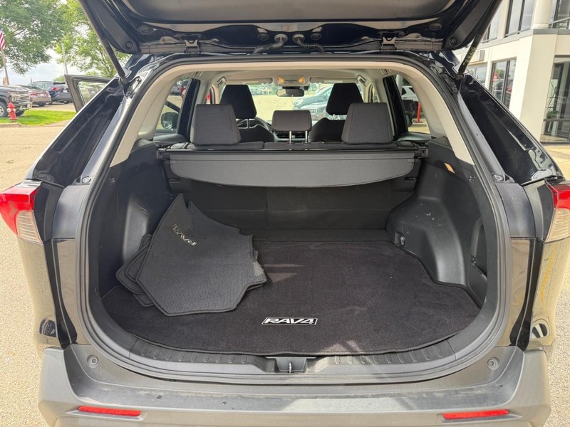 Toyota RAV4 Hybrid Vehicle Image 13