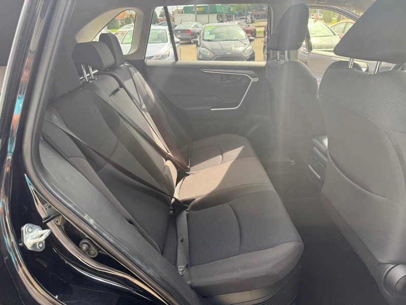 Toyota RAV4 Hybrid Vehicle Image 14