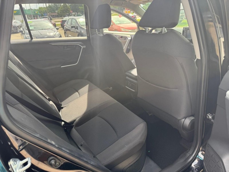 Toyota RAV4 Hybrid Vehicle Image 15