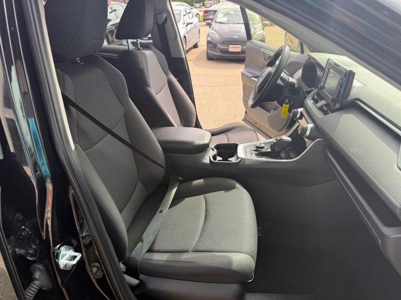 Toyota RAV4 Hybrid Vehicle Image 16
