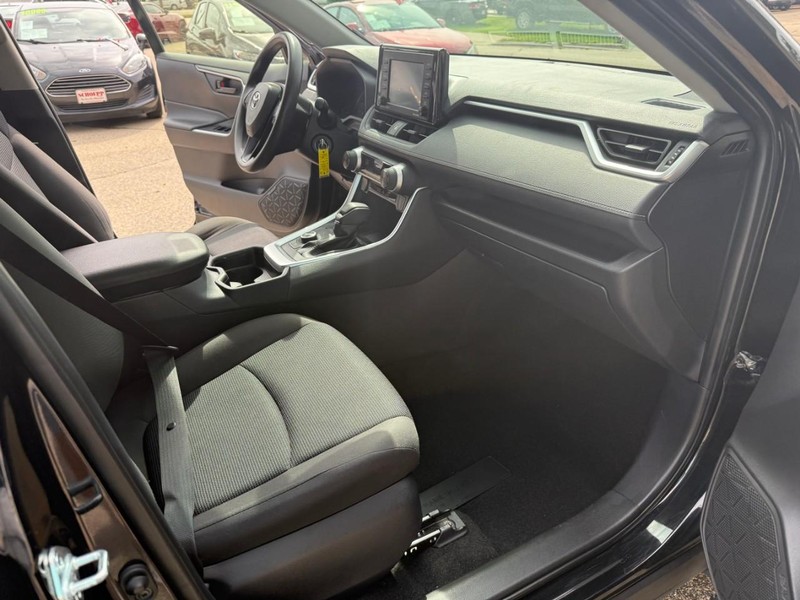 Toyota RAV4 Hybrid Vehicle Image 17