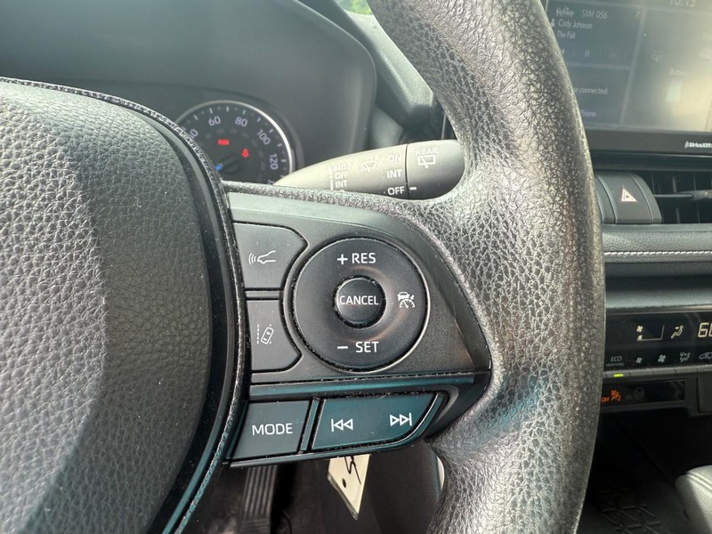 Toyota RAV4 Hybrid Vehicle Image 22
