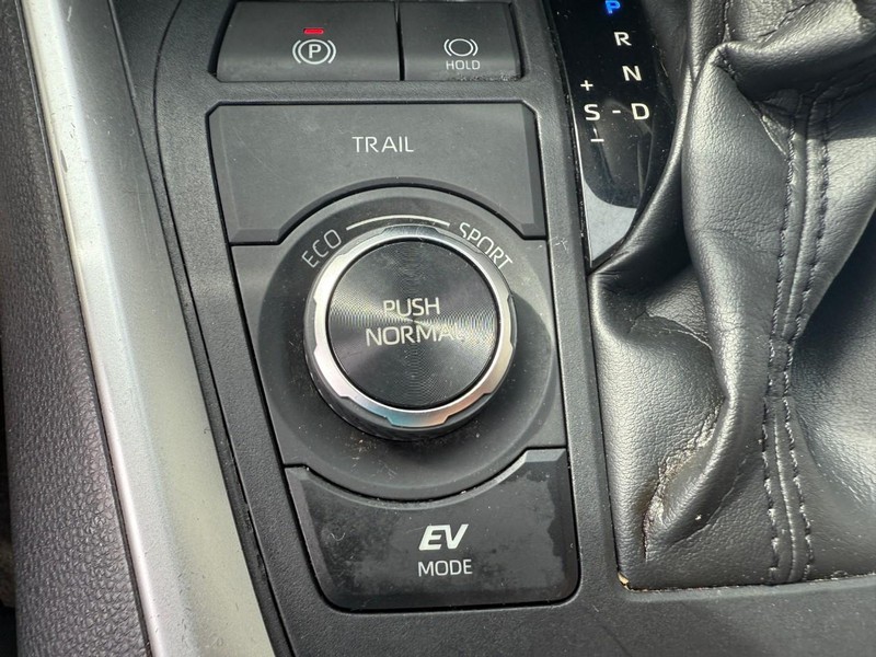 Toyota RAV4 Hybrid Vehicle Image 26