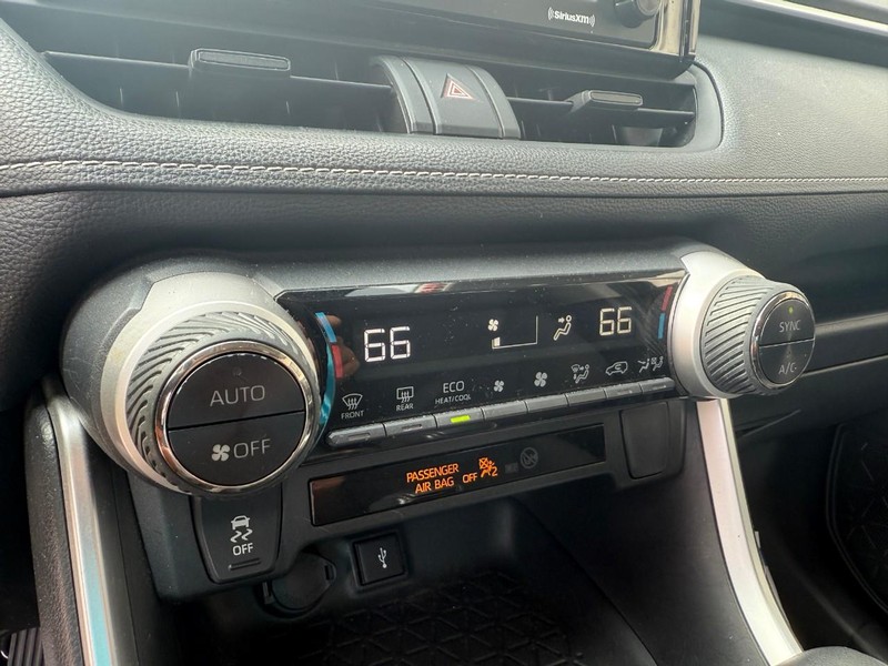 Toyota RAV4 Hybrid Vehicle Image 28