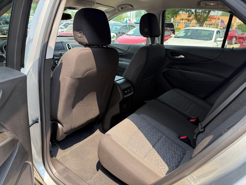 Chevrolet Equinox Vehicle Image 11
