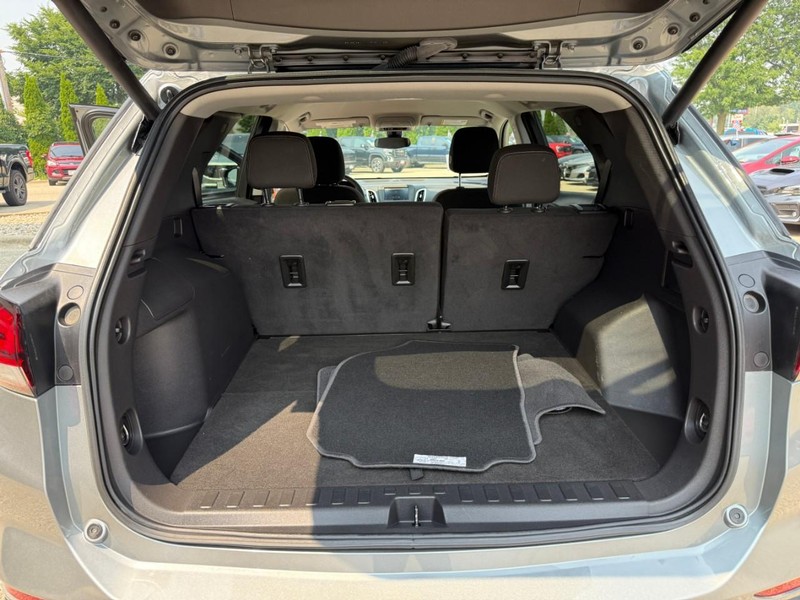 Chevrolet Equinox Vehicle Image 12