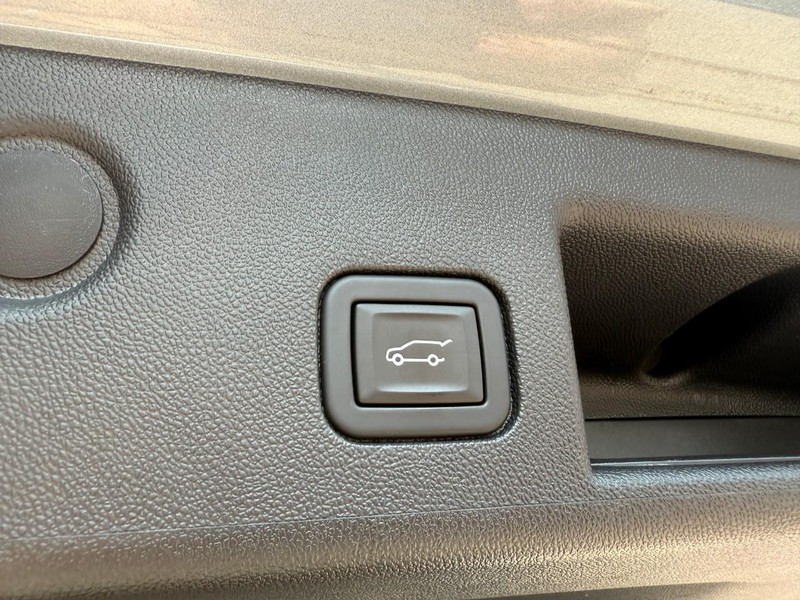 Chevrolet Equinox Vehicle Image 13