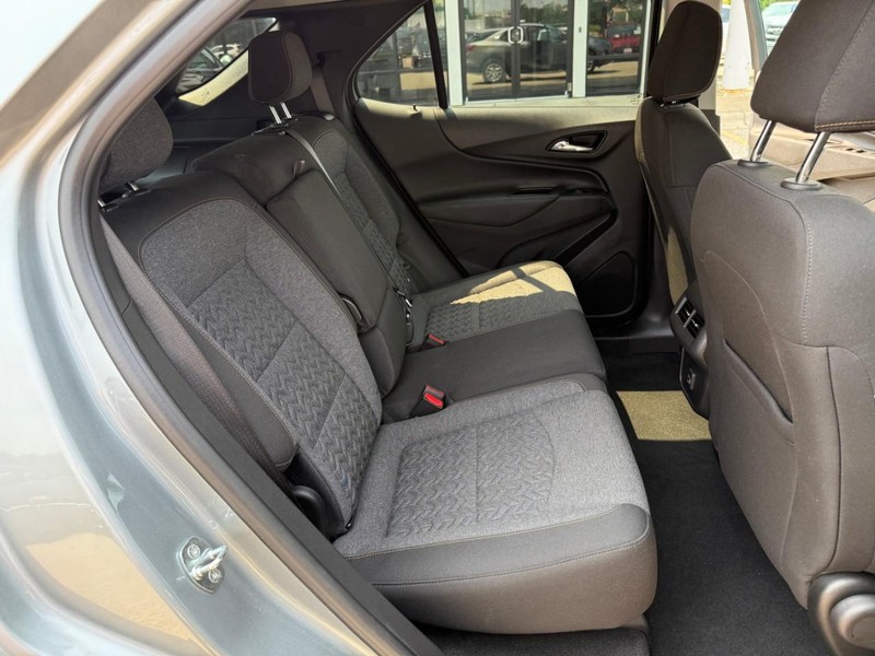 Chevrolet Equinox Vehicle Image 14
