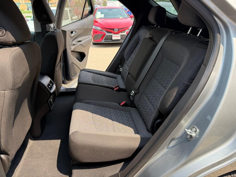Chevrolet Equinox Vehicle Image 16