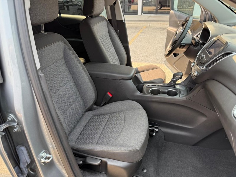 Chevrolet Equinox Vehicle Image 17
