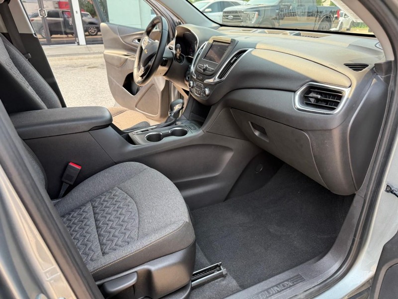 Chevrolet Equinox Vehicle Image 18