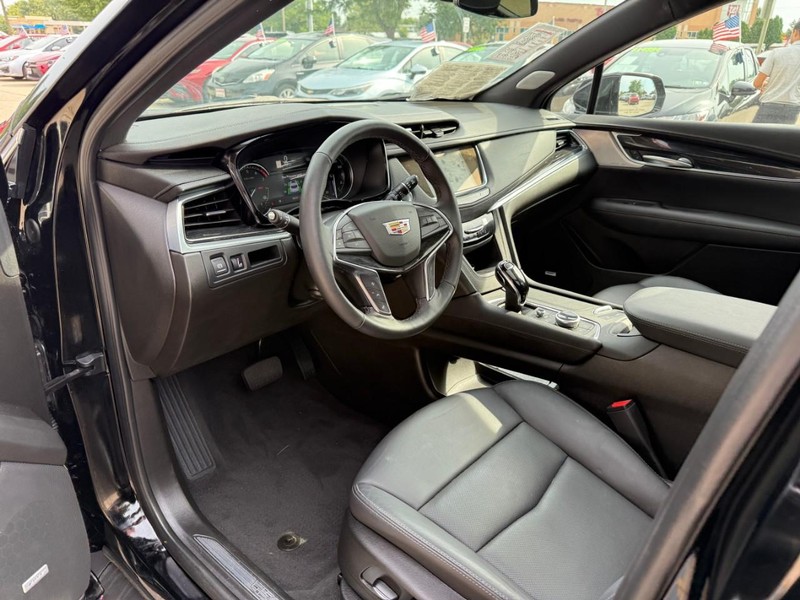 Cadillac XT5 Vehicle Image 10
