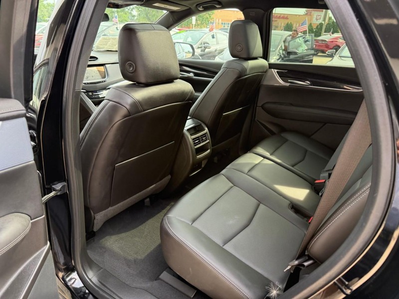 Cadillac XT5 Vehicle Image 12