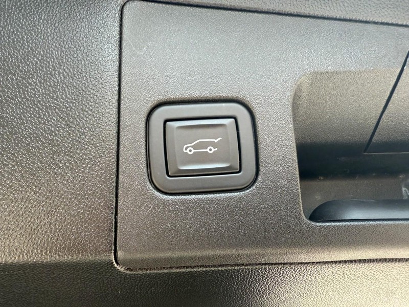 Cadillac XT5 Vehicle Image 14
