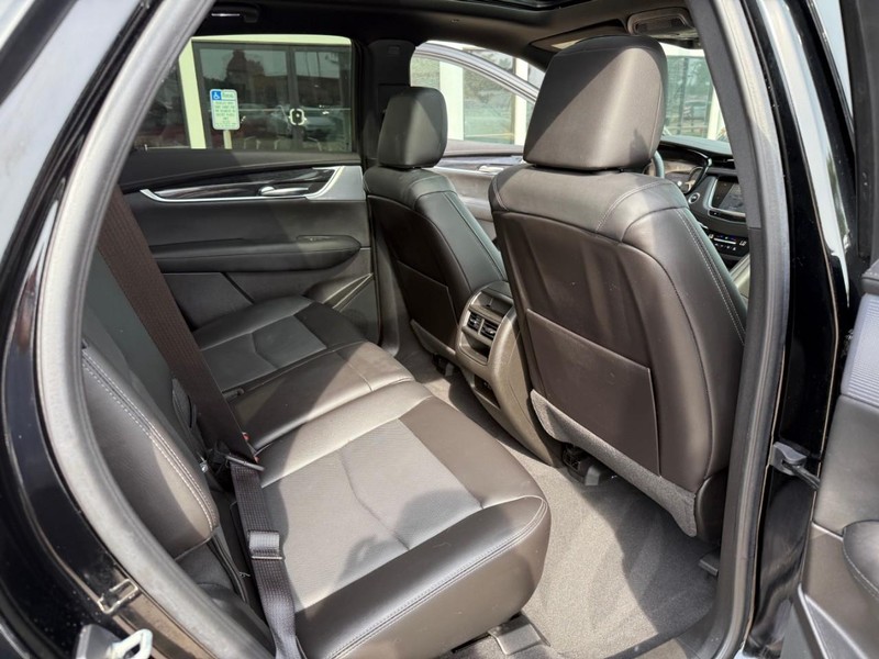 Cadillac XT5 Vehicle Image 16