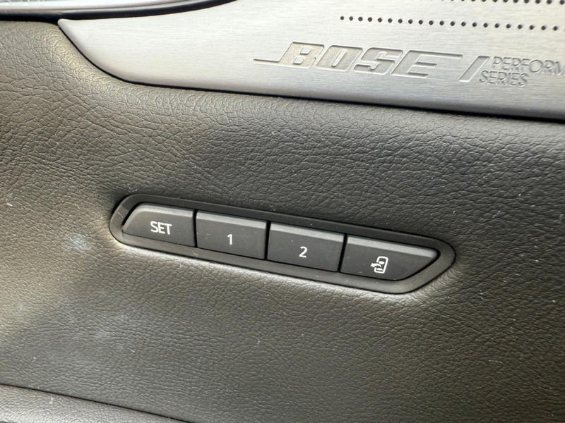 Cadillac XT5 Vehicle Image 21