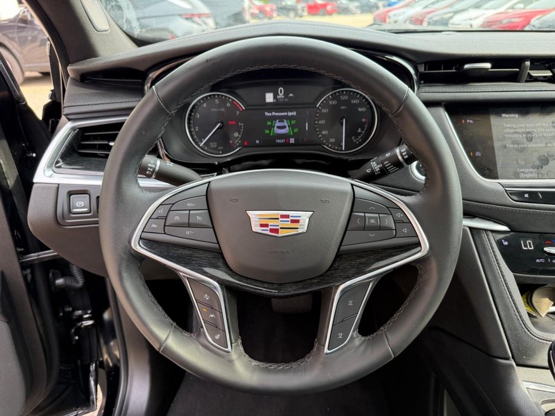 Cadillac XT5 Vehicle Image 23