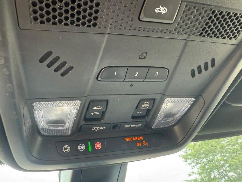 Cadillac XT5 Vehicle Image 38