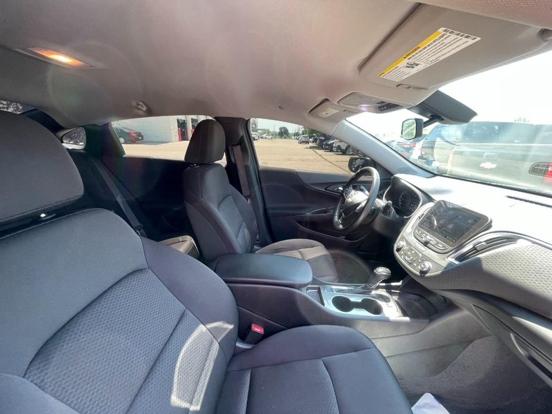 Chevrolet Malibu Vehicle Image 03