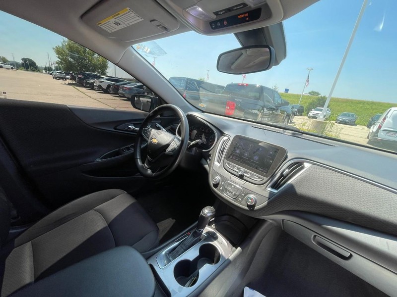 Chevrolet Malibu Vehicle Image 04