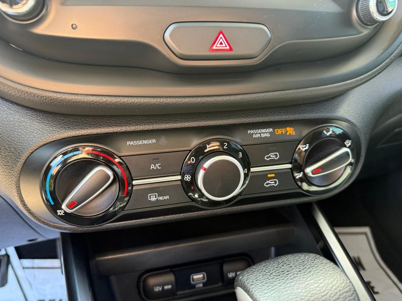 Kia Soul Vehicle Image 16