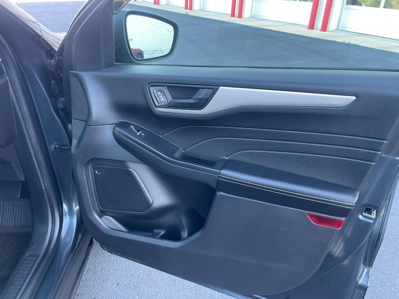 Ford Escape Vehicle Image 11