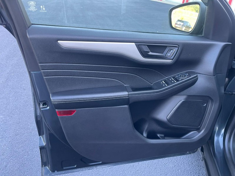 Ford Escape Vehicle Image 19