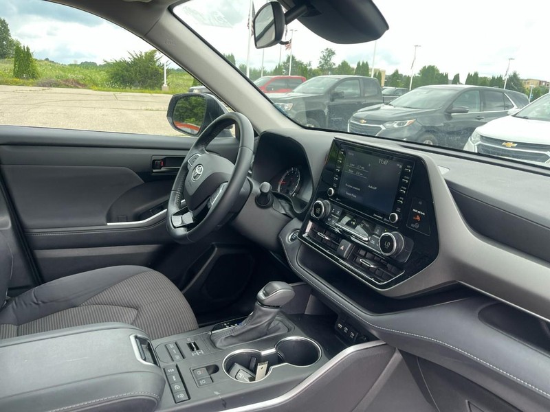 Toyota Highlander Vehicle Image 02