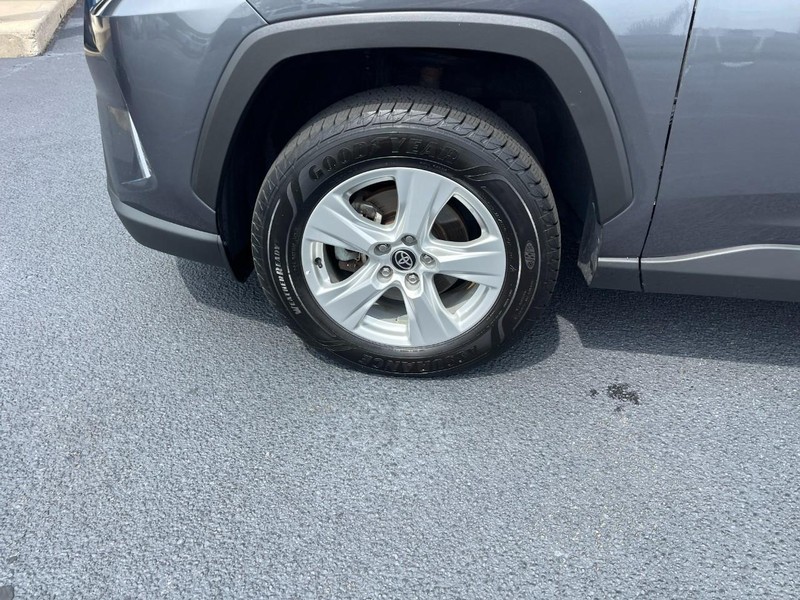 Toyota RAV4 Hybrid Vehicle Image 06