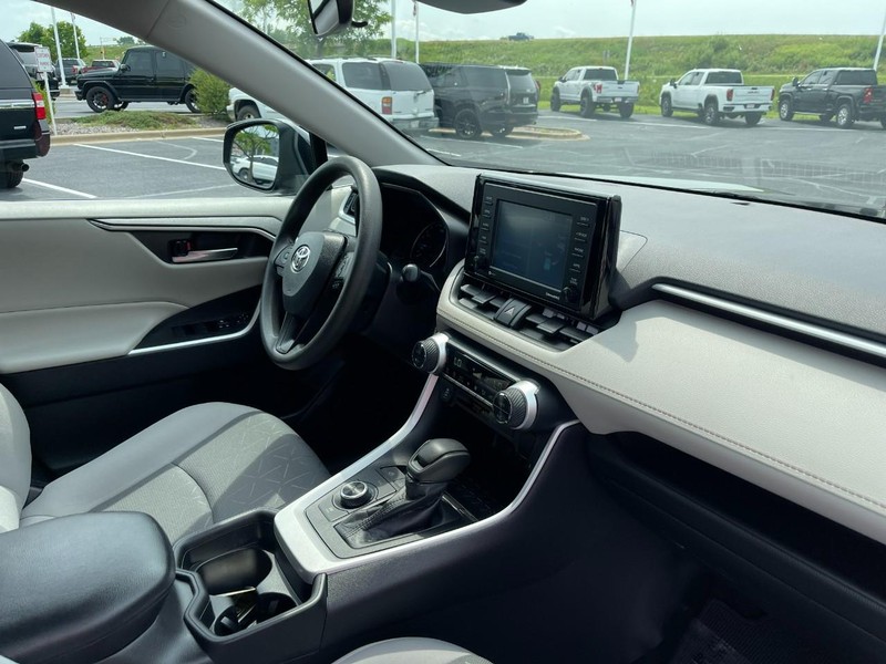 Toyota RAV4 Hybrid Vehicle Image 09