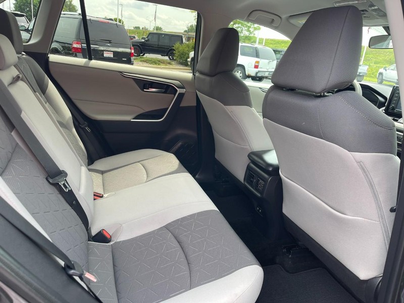 Toyota RAV4 Hybrid Vehicle Image 12