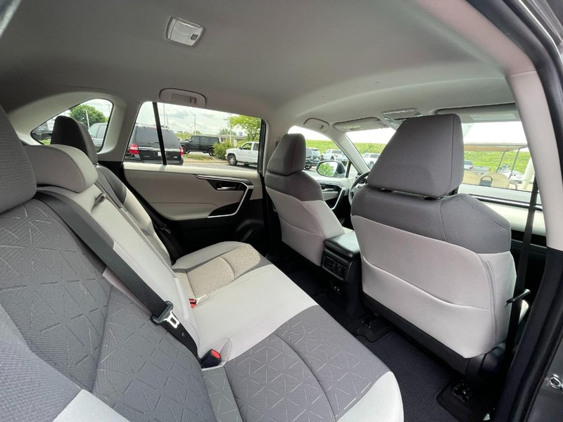 Toyota RAV4 Hybrid Vehicle Image 13
