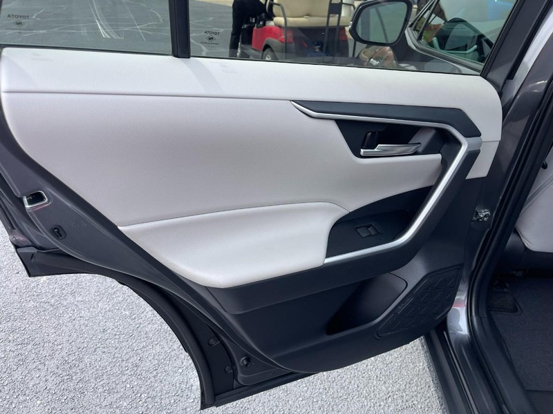 Toyota RAV4 Hybrid Vehicle Image 17