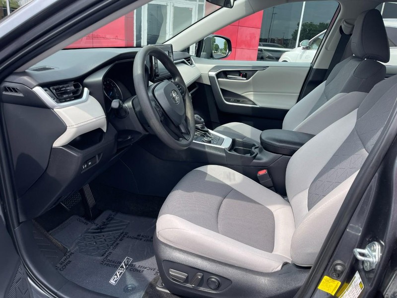 Toyota RAV4 Hybrid Vehicle Image 18