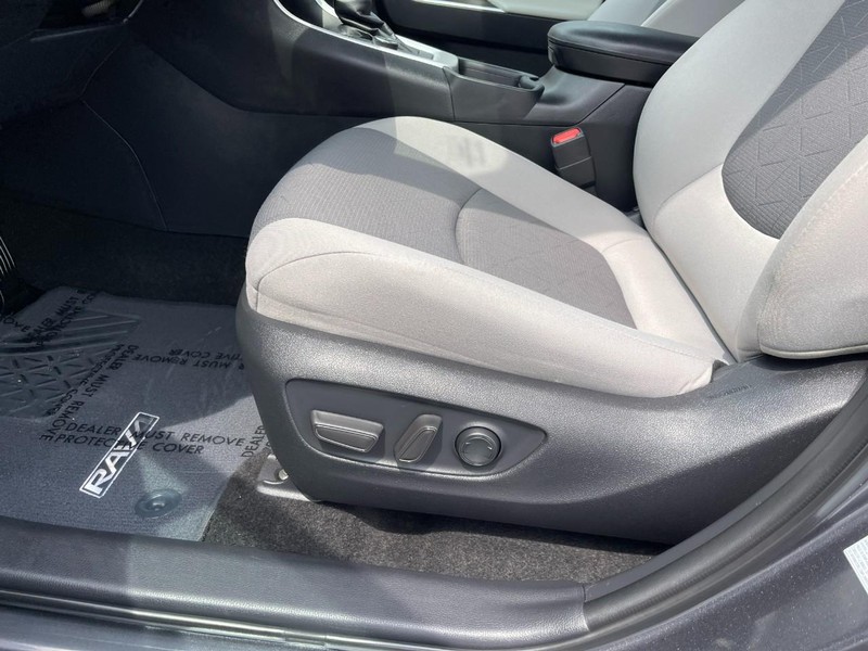 Toyota RAV4 Hybrid Vehicle Image 19