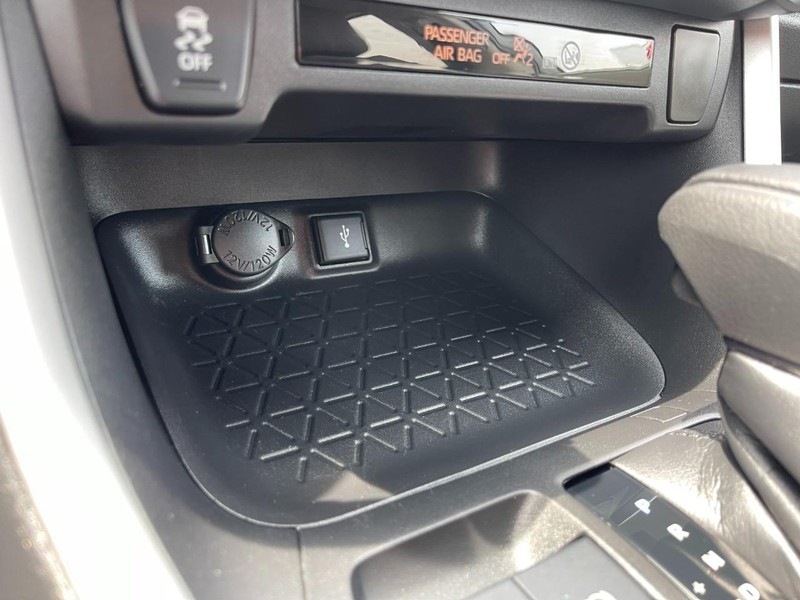 Toyota RAV4 Hybrid Vehicle Image 30